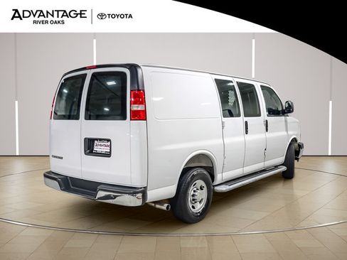Used 2025 Chevrolet Express 2500 w/ Driver Convenience Package RWD image 8