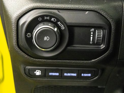 Used 2023 Jeep Wrangler Unlimited Sahara w/ Cold Weather Group image 16