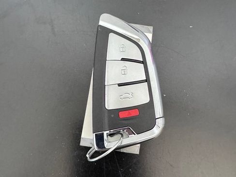 Used 2020 Chrysler Pacifica Limited FWD image 58