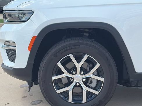 Used 2025 Jeep Grand Cherokee Limited RWD image 5