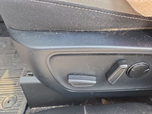 Used 2022 Ford Escape SE w/ SE Sport Appearance Package image 5