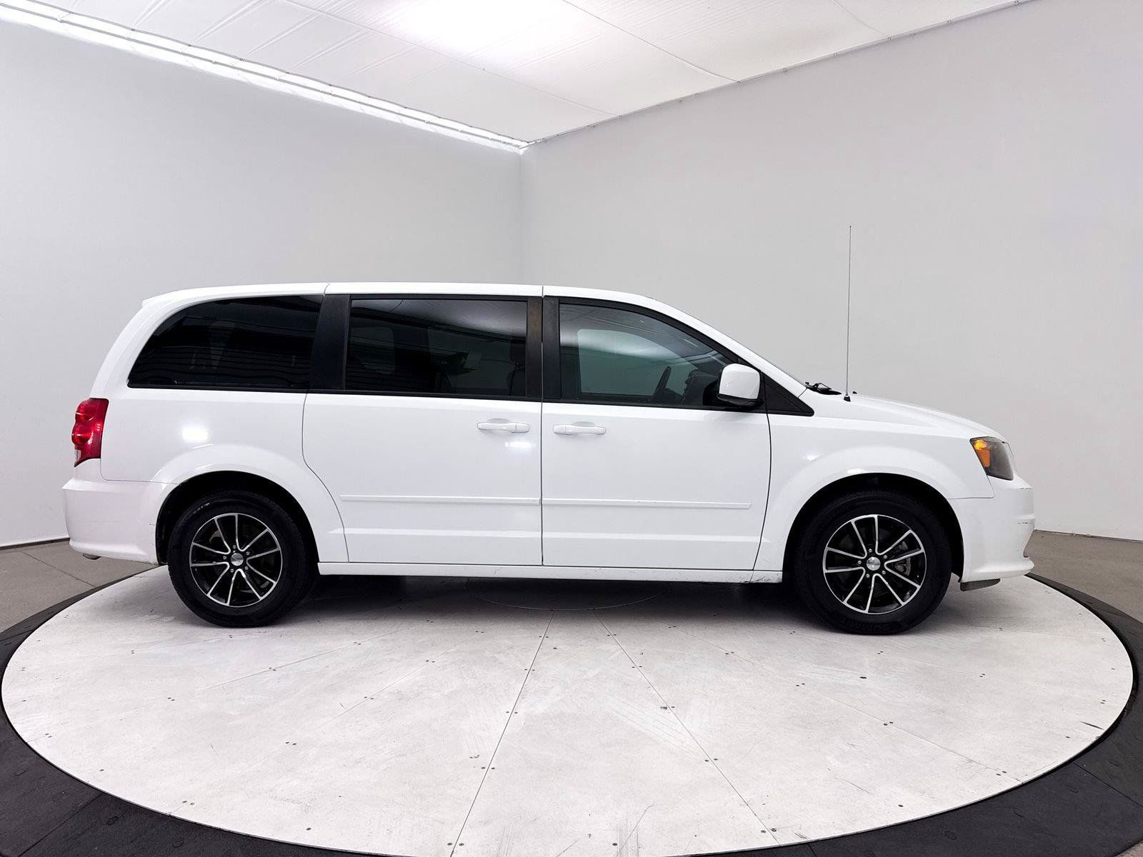 Used 2017 Dodge Grand Caravan SE FWD image 30