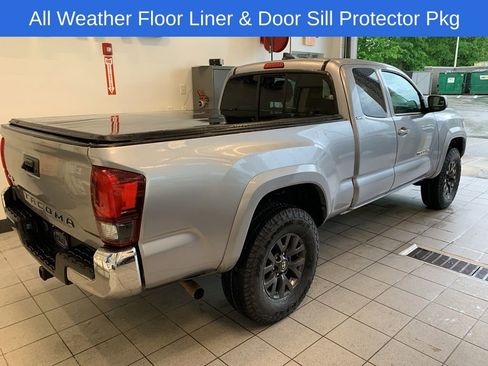 Used 2020 Toyota Tacoma SR5 w/ SR5 Appearance Package (SM) AWD/4WD image 17
