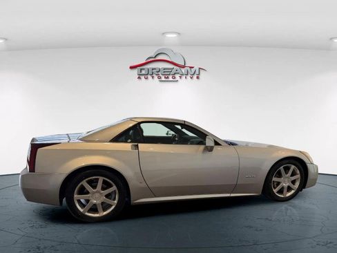 Used 2007 Cadillac XLR RWD image 17