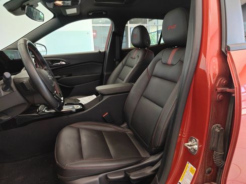 Used 2024 Chevrolet Trax RS w/ Sunroof Package FWD image 8