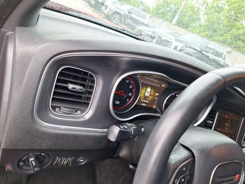 Used 2015 Dodge Charger SXT RWD image 16