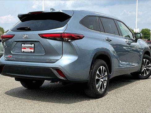 Used 2021 Toyota Highlander XLE image 12