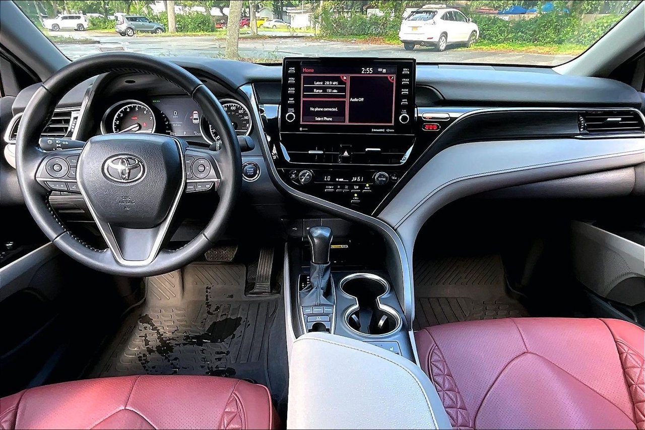 Used 2024 Toyota Camry XLE FWD image 7