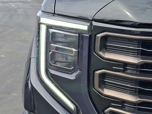 Used 2023 GMC Sierra 1500 AT4X image 9