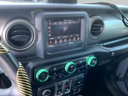 Used 2019 Jeep Wrangler Sport AWD/4WD image 6