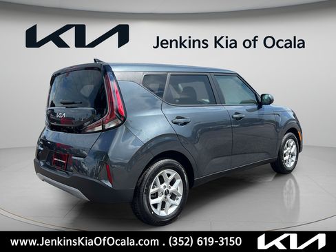 Certified 2025 Kia Soul LX w/ LX Technology Package FWD image 3