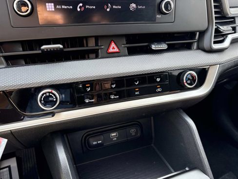 Used 2024 Kia Sportage LX image 32