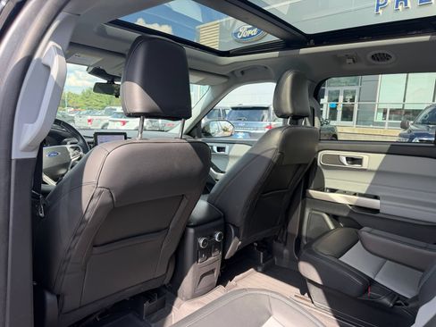 Used 2022 Ford Explorer XLT w/ Equipment Group 202A AWD/4WD image 30