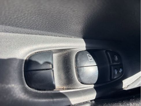 Used 2018 Nissan Rogue SL w/ Premium Package image 13