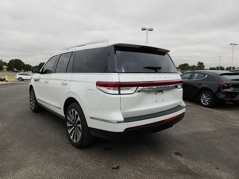 Used 2023 Lincoln Navigator Reserve AWD/4WD image 5