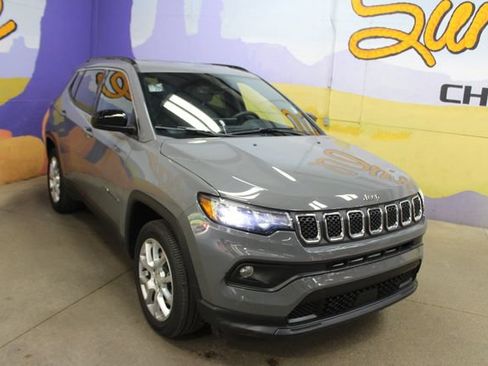 Used 2023 Jeep Compass Latitude AWD/4WD image 2