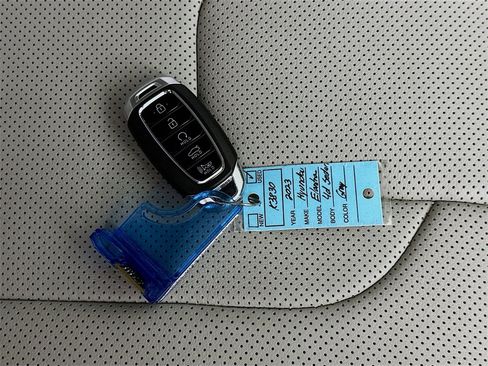 Used 2023 Hyundai Elantra Limited image 35