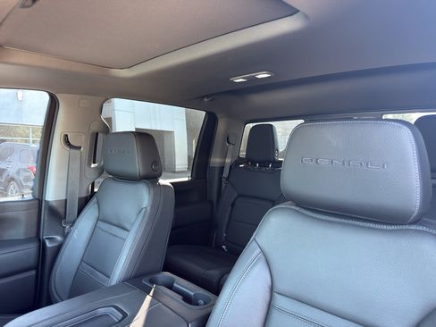 Used 2022 GMC Sierra 2500 Denali w/ Denali Ultimate Package AWD/4WD image 28