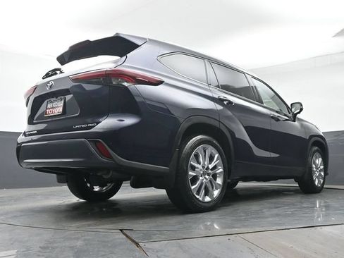 Certified 2024 Toyota Highlander Limited AWD/4WD image 38