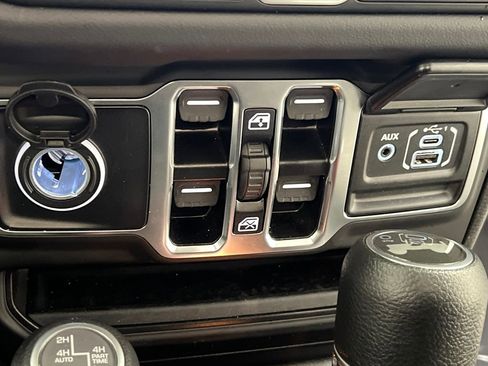 Used 2025 Jeep Wrangler Unlimited Sahara image 44