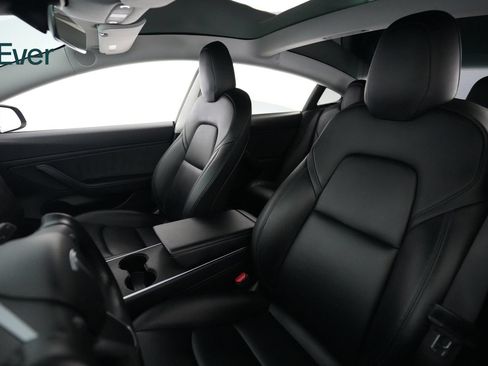Used 2019 Tesla Model 3 Standard Range RWD image 4
