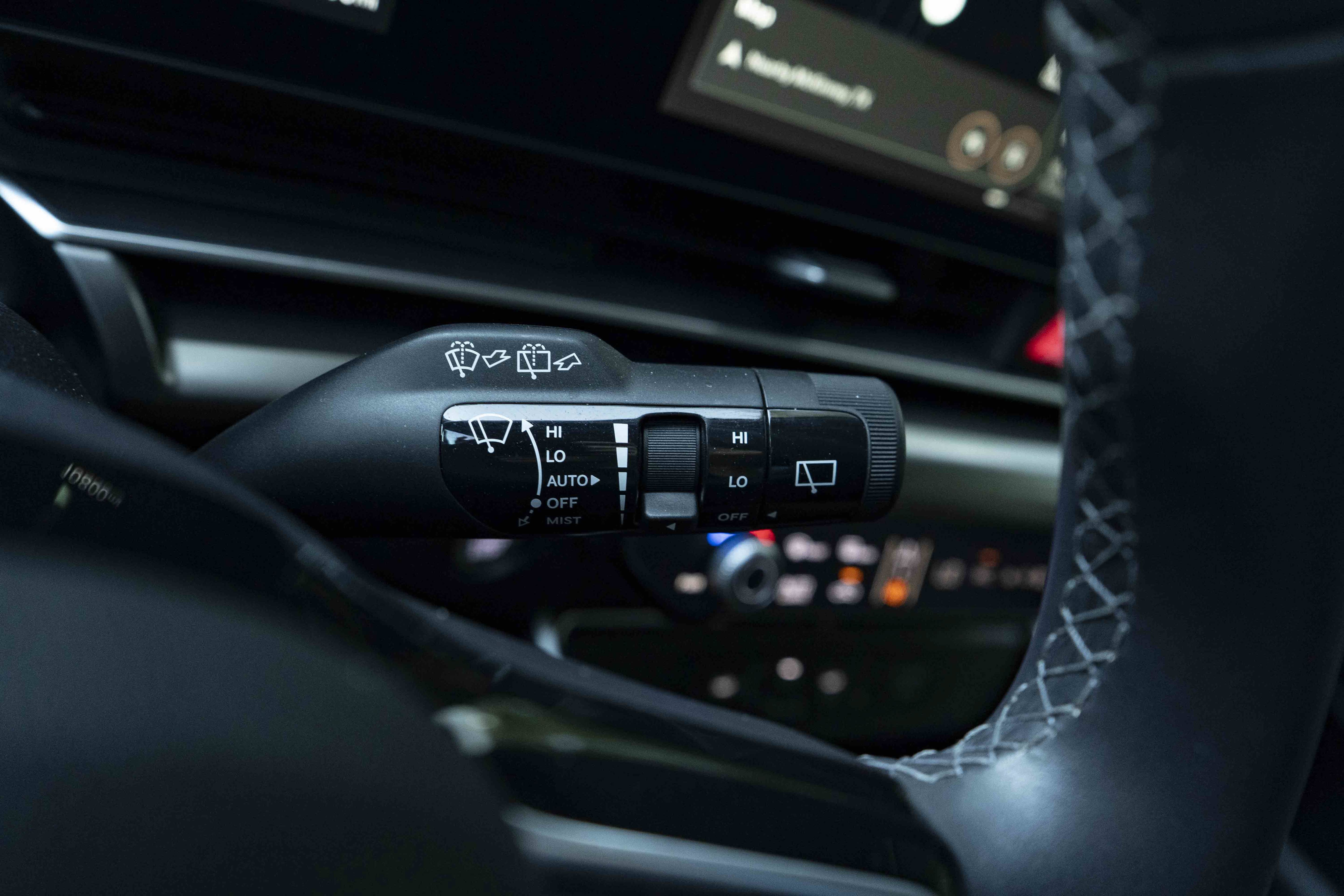 Used 2026 Kia Carnival SX w/ SX Dark Edition Package FWD image 25