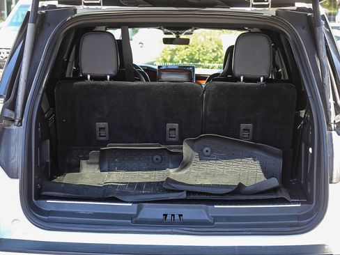 Used 2023 Lincoln Navigator Reserve AWD/4WD image 24