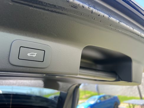 Used 2025 Jaguar F-PACE R-Dynamic S image 37