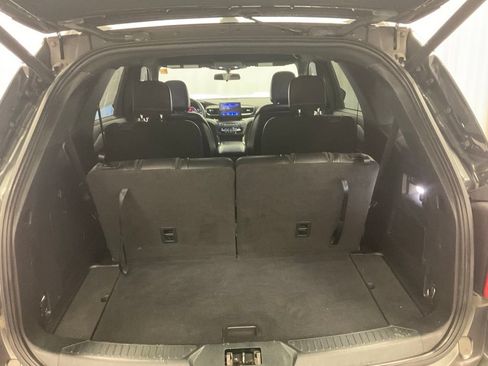 Used 2020 Ford Explorer XLT w/ Equipment Group 202A AWD/4WD image 31