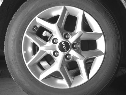 Used 2025 Kia Soul LX w/ LX Technology Package FWD image 15
