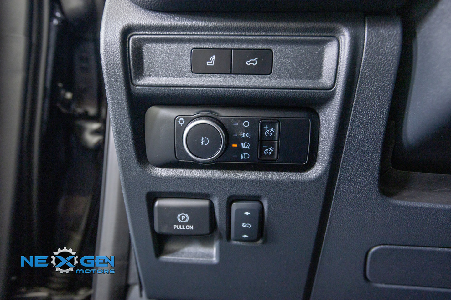Used 2024 Ford Expedition Limited AWD/4WD image 14