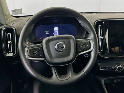 Used 2025 Volvo XC40 B5 Plus AWD/4WD image 18