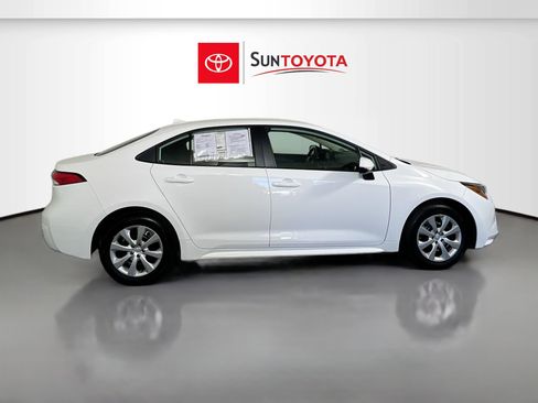 Used 2025 Toyota Corolla LE image 2