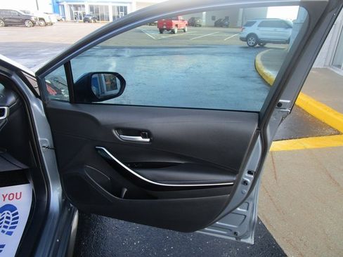 Used 2020 Toyota Corolla XSE image 25