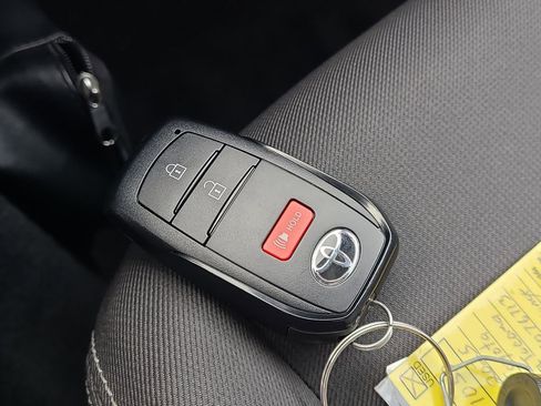 Used 2025 Toyota Tacoma TRD Off-Road image 32