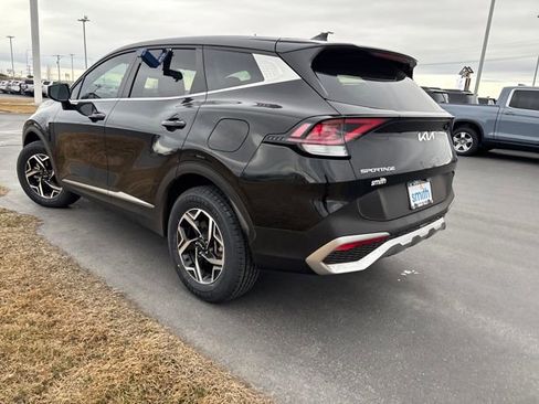 Used 2023 Kia Sportage LX image 5