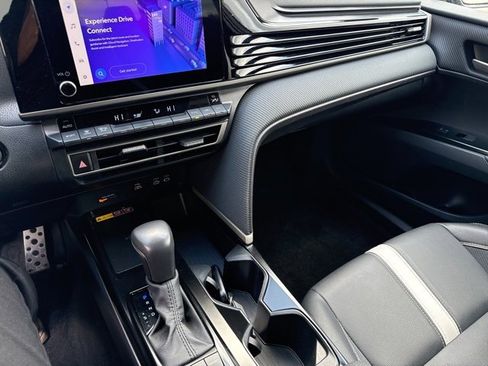 Used 2025 Toyota Camry SE image 16