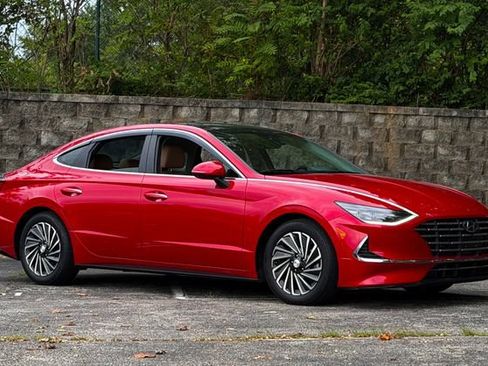 Used 2021 Hyundai Sonata Limited FWD image 2