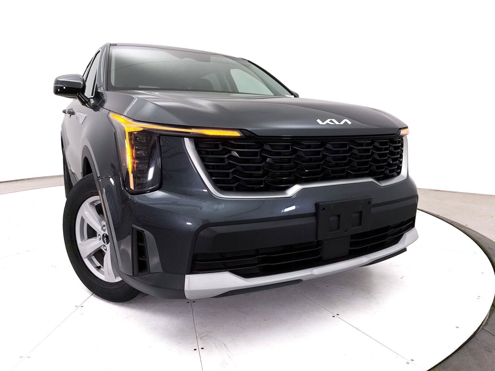 Used 2024 Kia Sorento LX FWD image 5
