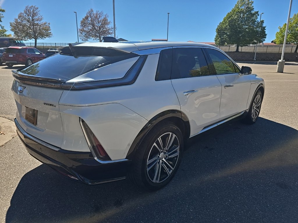 Used 2024 Cadillac Lyriq Luxury w/ LPO, Floor Liner Package AWD/4WD image 5