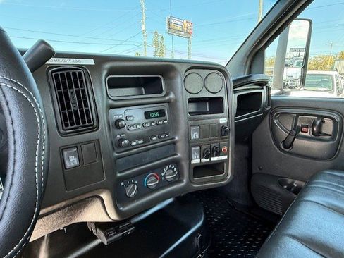Used 2006 GMC TopKick C4500 2WD Regular Cab image 19