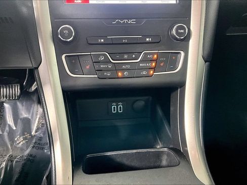 Used 2019 Ford Fusion SEL FWD image 32