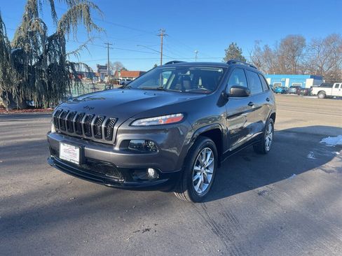 Used 2018 Jeep Cherokee Latitude AWD/4WD image 3