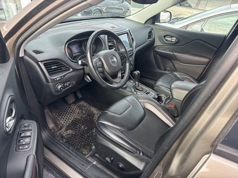 Used 2019 Jeep Cherokee Trailhawk w/ Comfort/Convenience Group image 6