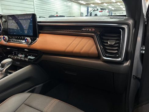 Used 2025 GMC Canyon AT4 AWD/4WD image 30