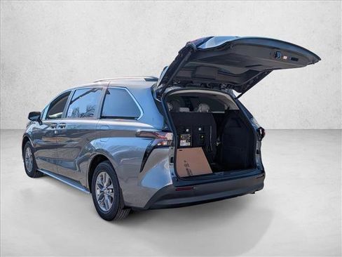 New 2026 Toyota Sienna LE image 9