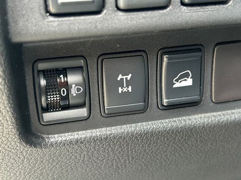 Used 2017 Nissan Titan PRO-4X w/ Pro-4x Convenience Package image 26