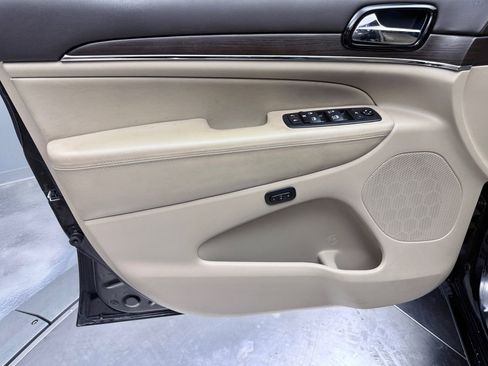 Used 2020 Jeep Grand Cherokee Overland image 15