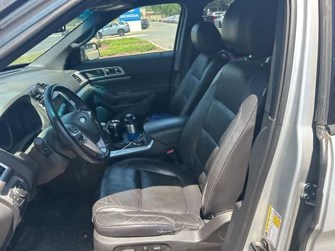 Used 2014 Ford Explorer XLT w/ Equipment Group 202A AWD/4WD image 19