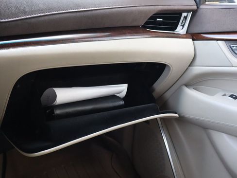 Used 2016 Cadillac Escalade ESV Premium image 39